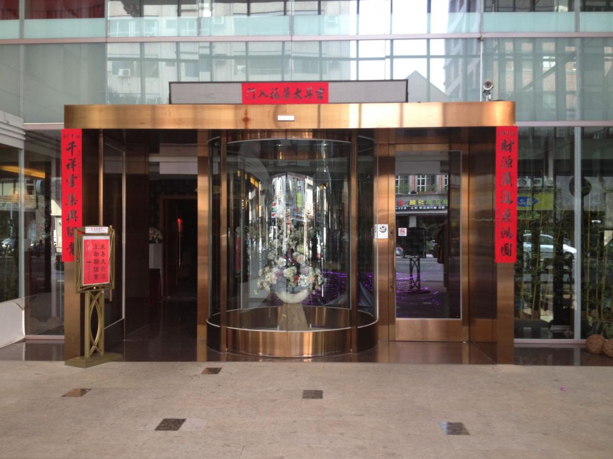 Pintu Otomatis Bentuk Bulat Hotel