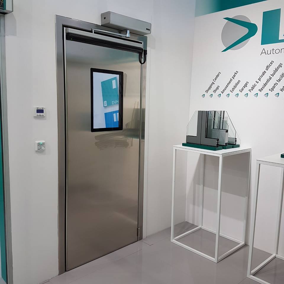Pintu Otomatis Eterna Ruang Laboratorium