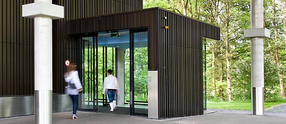 Pintu Otomatis Modern